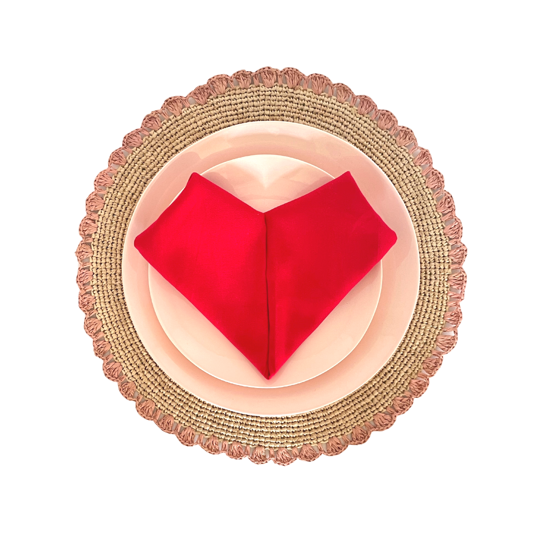 Aura Pink edge placemat, Woven raffia tabletop