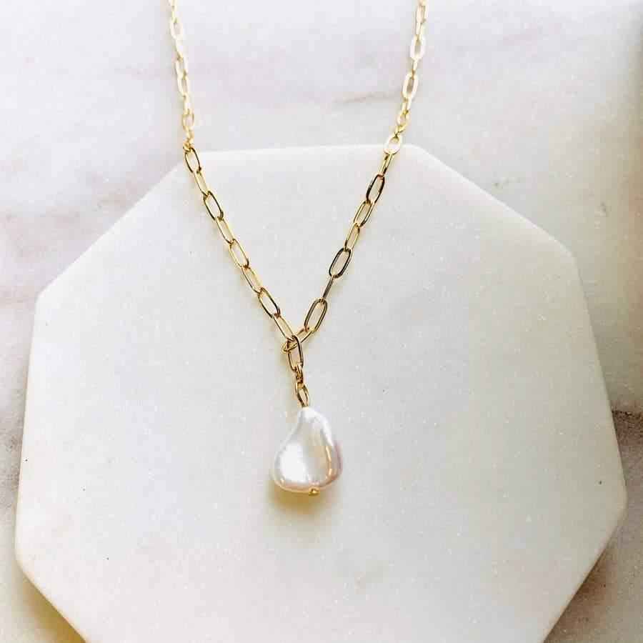 Fresh Water Pearl Pendant Necklace for Elegant Style and Timeless Charm