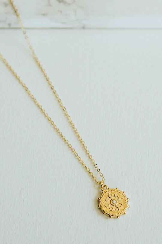 Opal Gold Medallion Necklace – Elegant and Unique Jewelry Piece