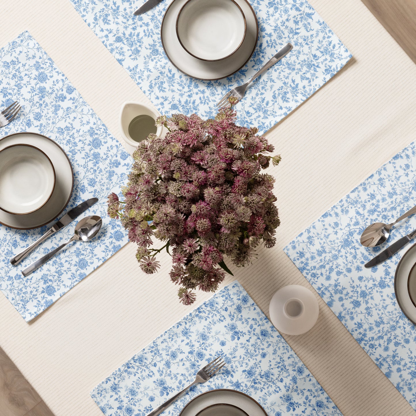 Heirloom Collection Blue Toile Cloth Placemat Set