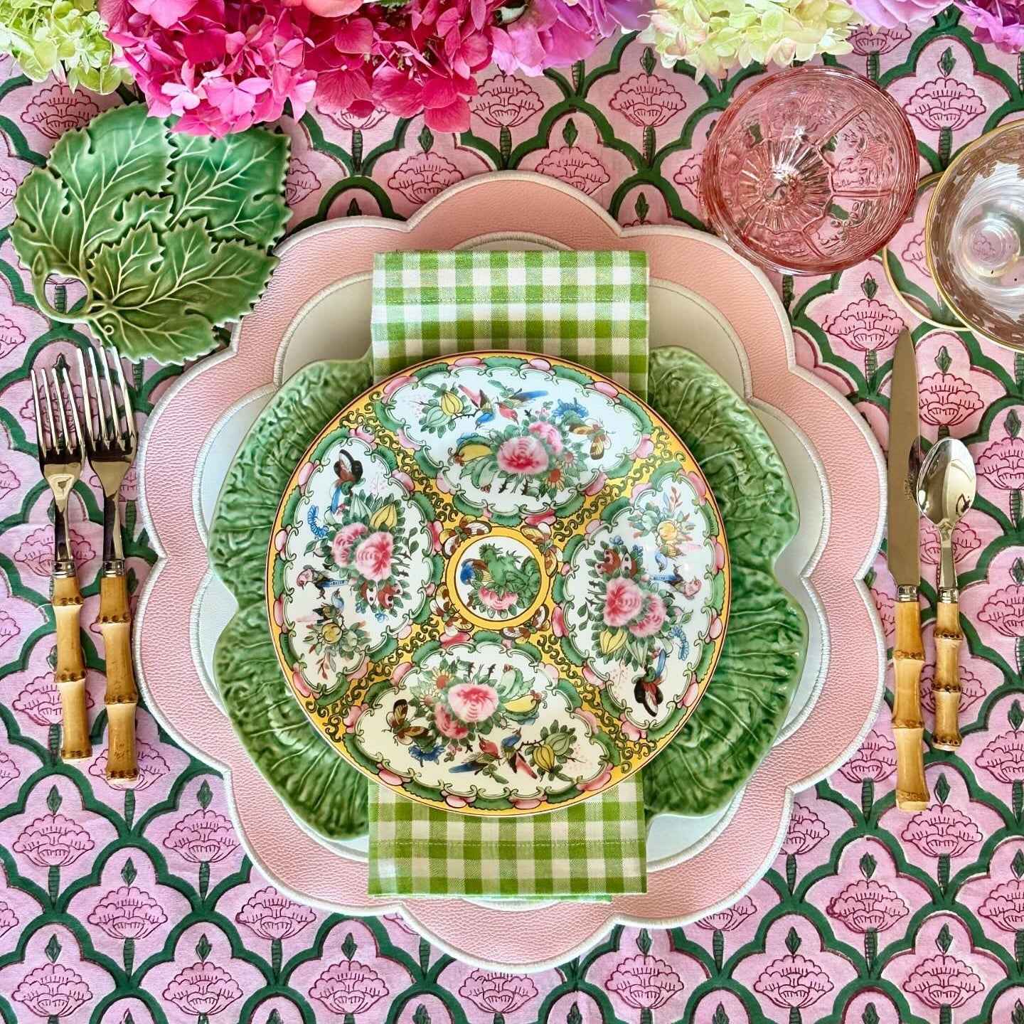 SERENITY WHITE PINK SCALLOPED FAUX LEATHER PLACEMAT