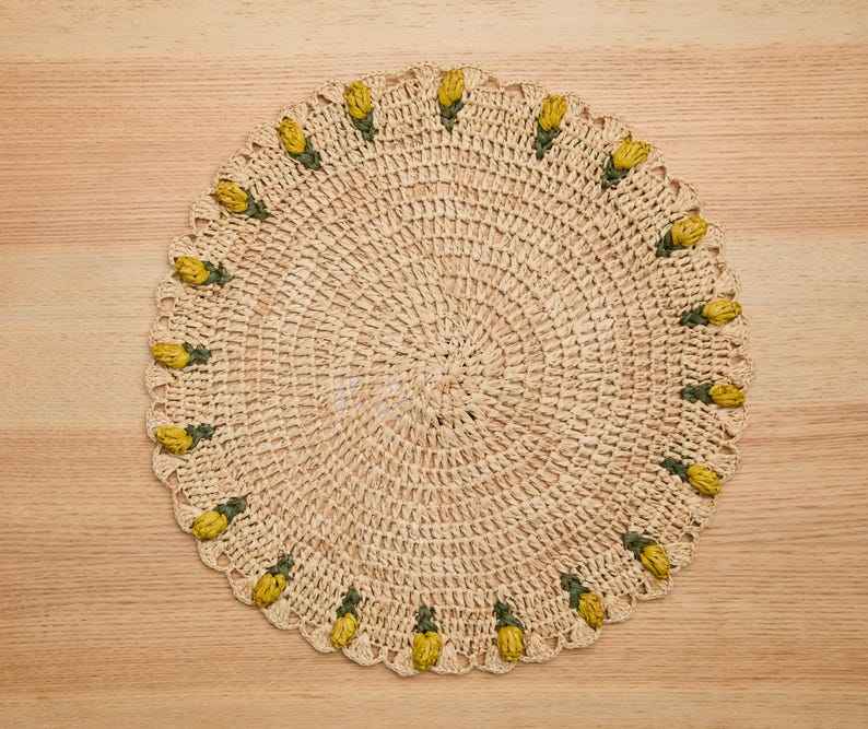 Handmade Tulip Placemat – Raffia Crochet Floral Table Mat – Spring & Easter Table Decor – Artisan Tableware – Boho Dining Accent