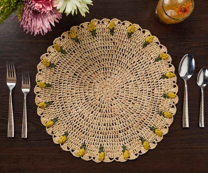 Handmade Tulip Placemat – Raffia Crochet Floral Table Mat – Spring & Easter Table Decor – Artisan Tableware – Boho Dining Accent