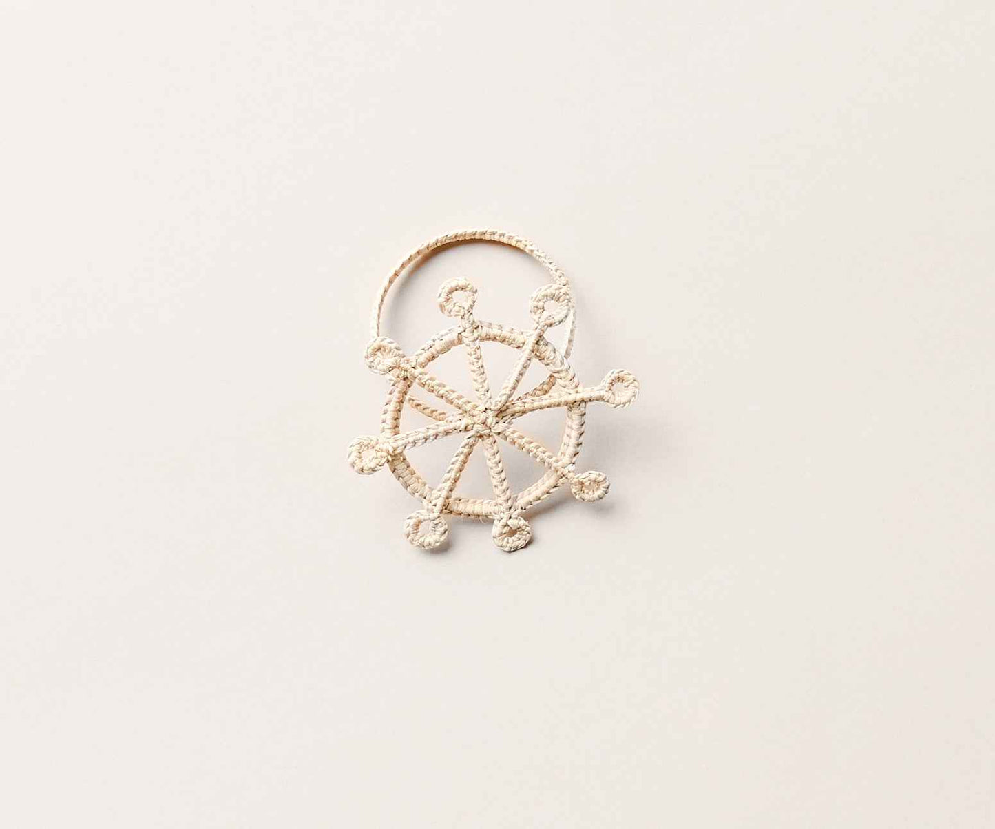 Coastal Ship Wheel Napkin Ring – 2.5” Handwoven Iraca Palm – Nautical Table Decor from Colombia