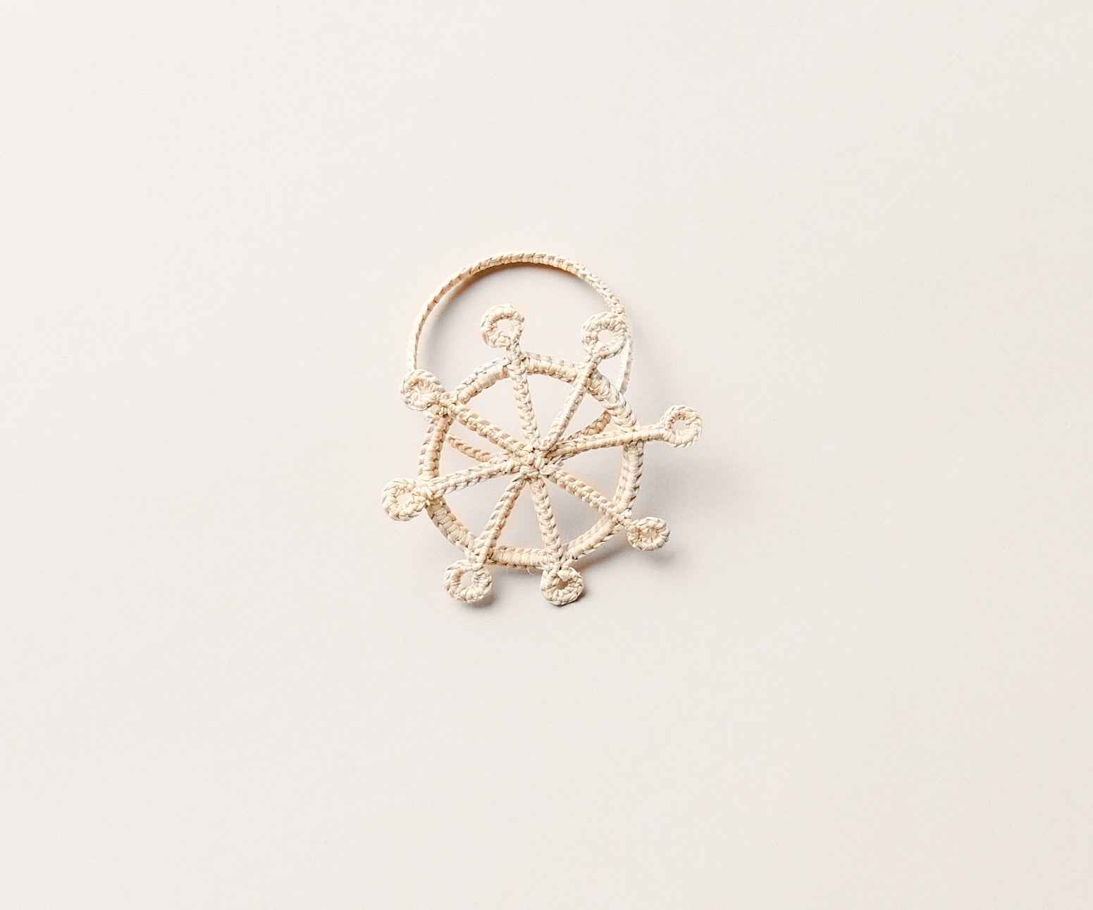 Coastal Ship Wheel Napkin Ring – 2.5” Handwoven Iraca Palm – Nautical Table Decor from Colombia