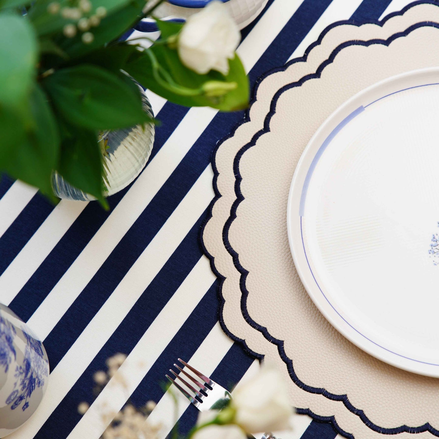 SCARLET WHITE NAVY BLUE ROUND FAUX LEATHER PLACEMAT