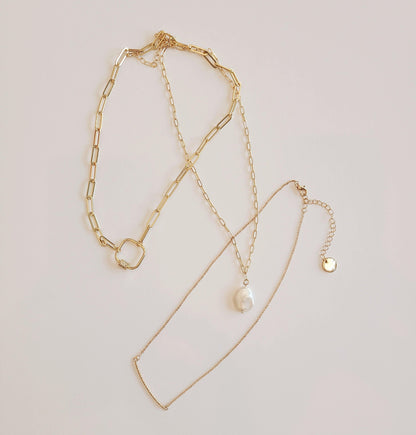 Delicate Gold Curved Bar Necklace - Sorelle Gifts
