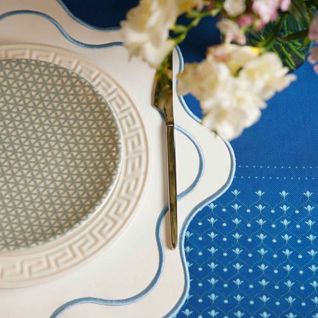 HAVEN WHITE WAVY EDGE BLUE TRIM FAUX LEATHER PLACEMAT