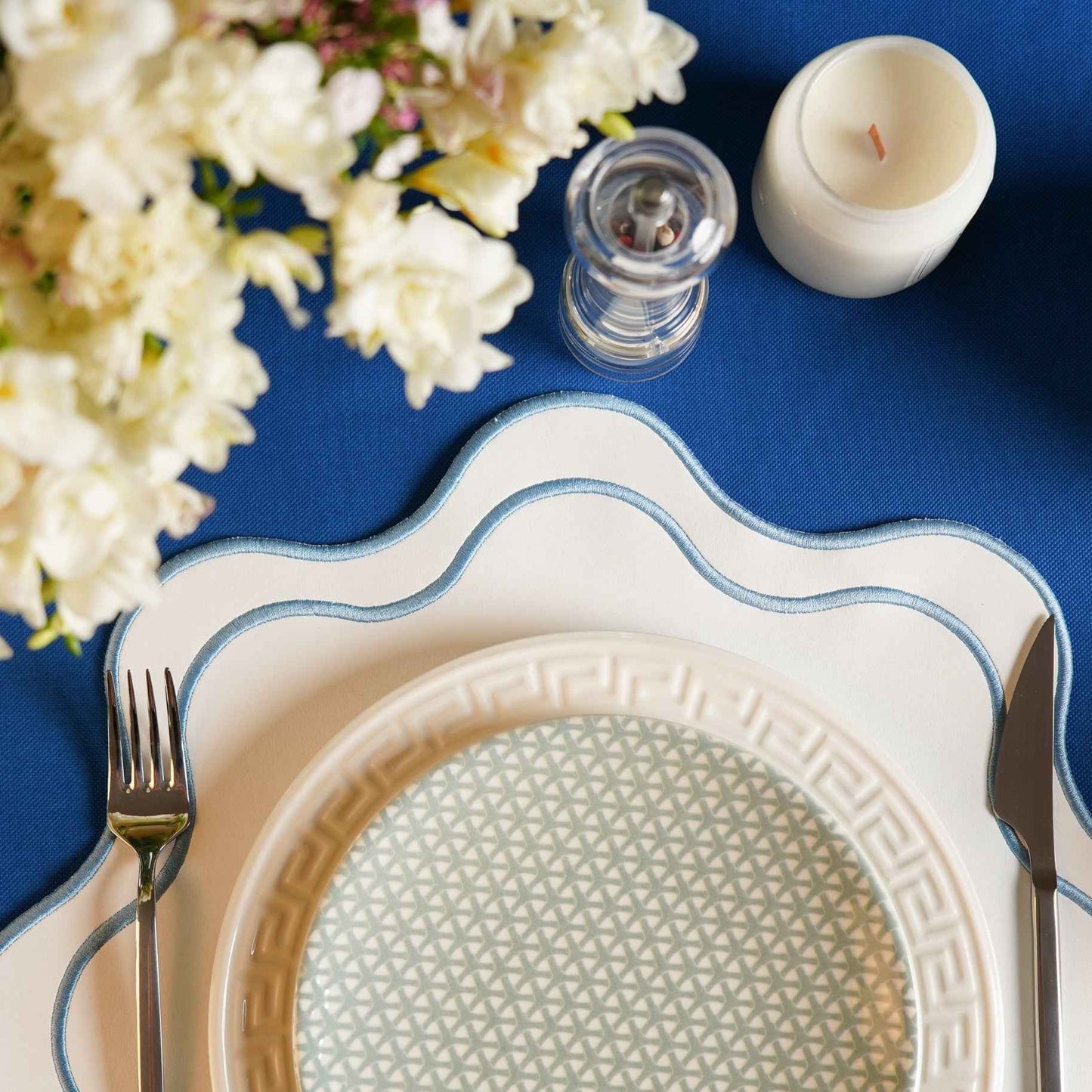 HAVEN WHITE WAVY EDGE BLUE TRIM FAUX LEATHER PLACEMAT