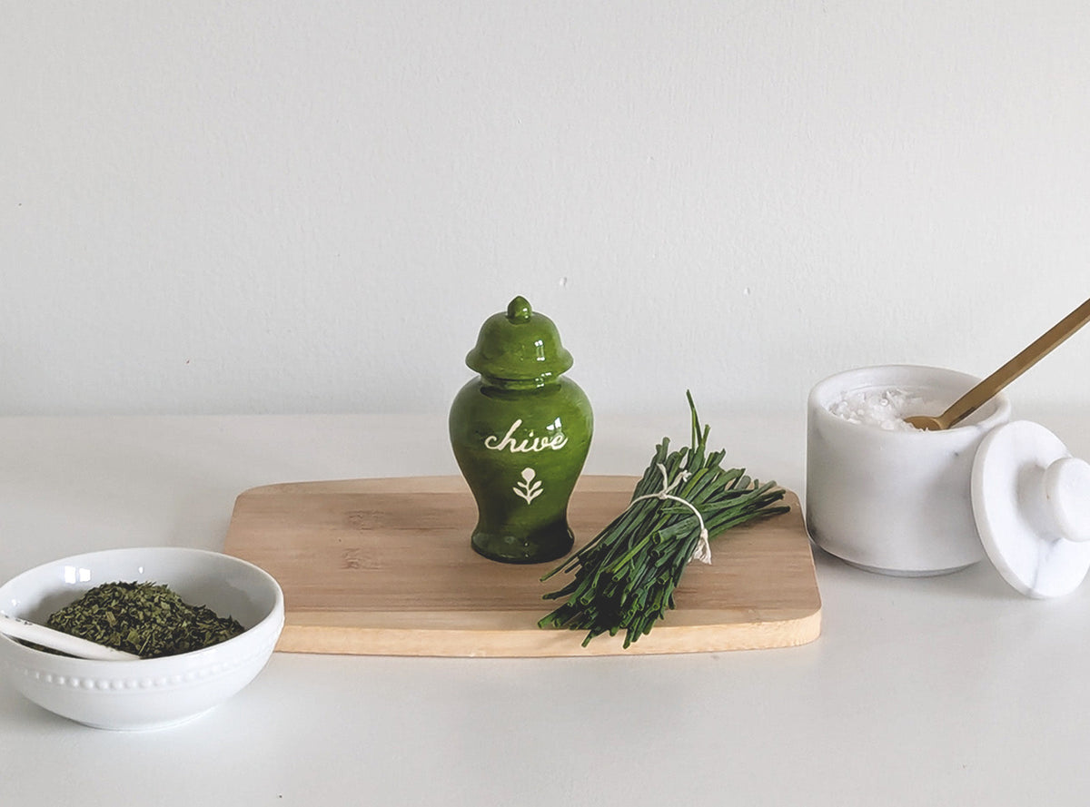 Chinoiserie Spice Jar Set 2 - tarragon, chive, ginger, thyme, allspice, and nutmeg
